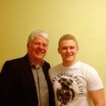 Dominic Multerer mit Gesprächspartner