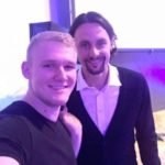 Dominic Multerer mit Gesprächspartner